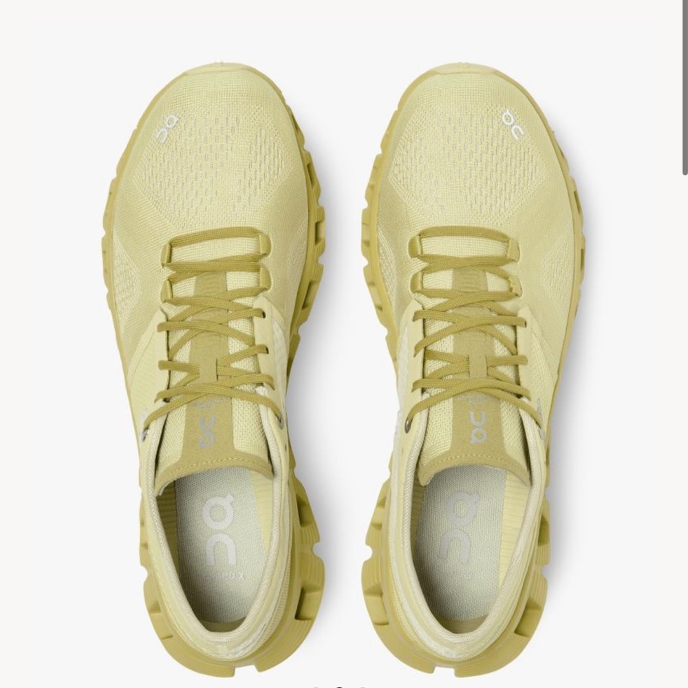 On cloud x running shoes